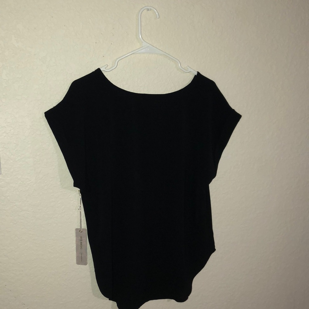 Cute black basic blouse. - Picture 2 of 3